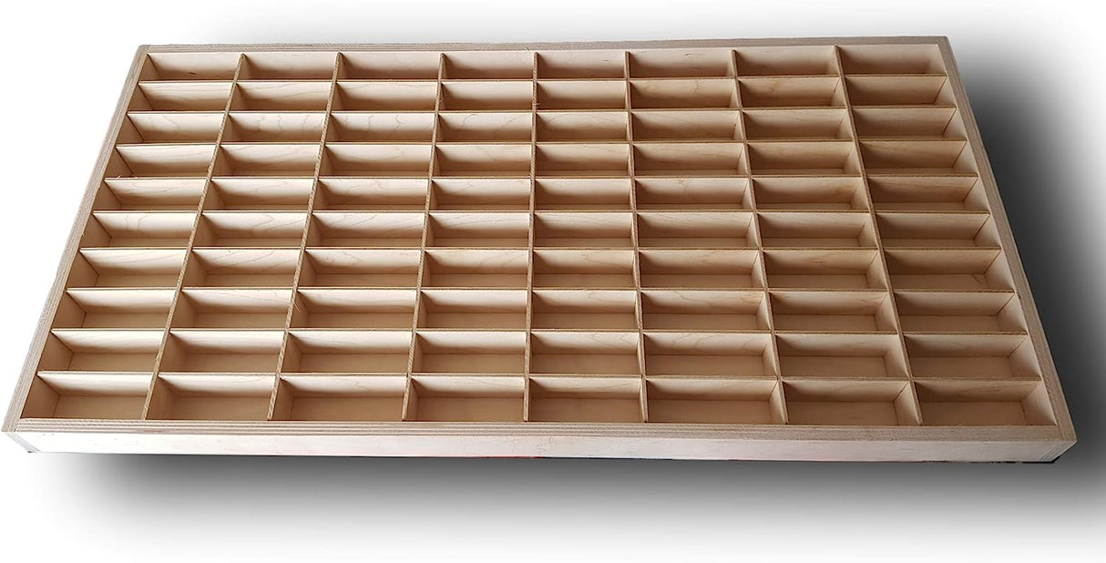 Etagère en bois de bouleau pour 80 modèles