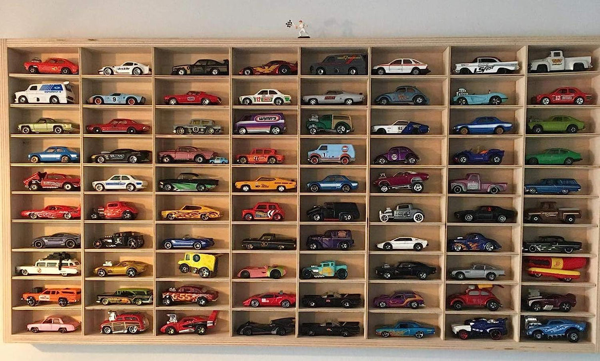 Etagère en bois de bouleau pour 80 modèles