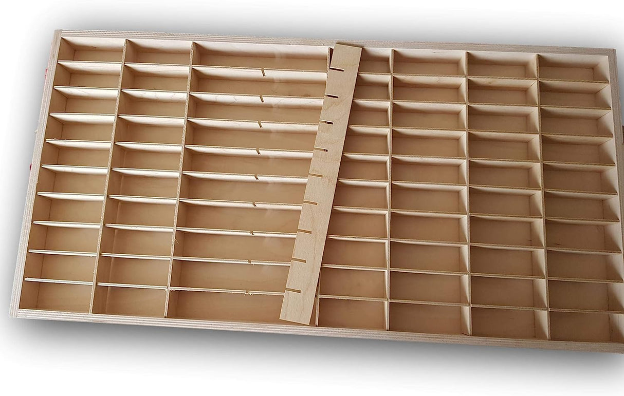 Etagère en bois de bouleau pour 80 modèles