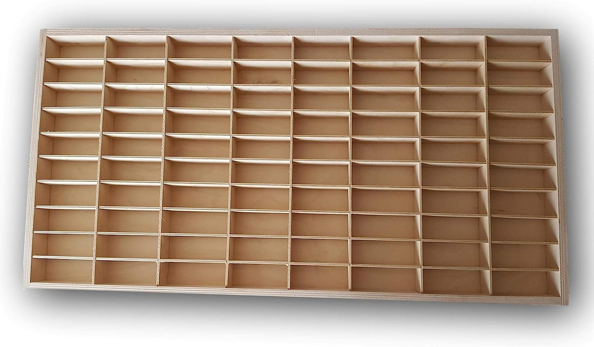 Etagère en bois de bouleau pour 80 modèles