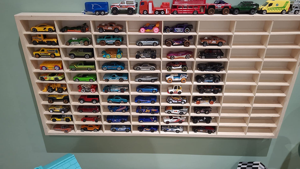 Etagère en bois de bouleau pour 80 modèles