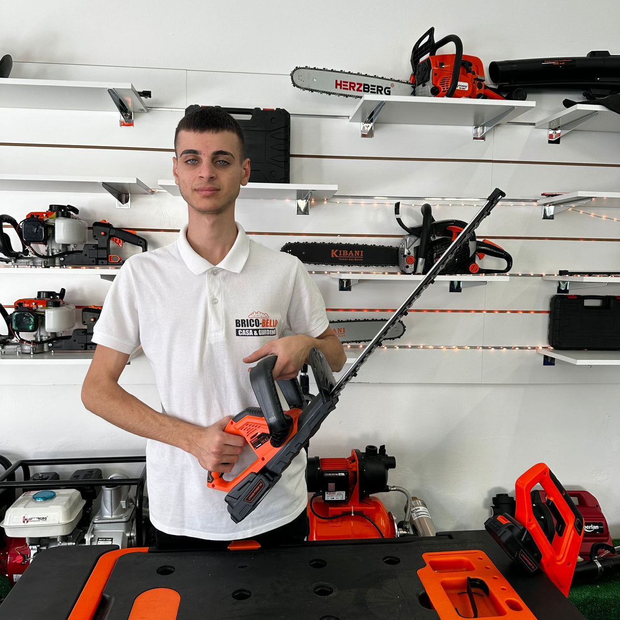 Pack : Taille-haie professionnel + Débroussailleuse à batterie de BricoBello