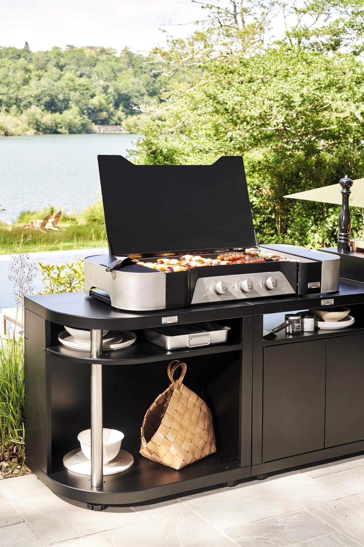 Le Marquier Exclusive 375 – Piastra a Gas GPL 6,9 kW con 3 Zone di Cottura, Ghisa Smaltata 75×40 cm, Inox 304