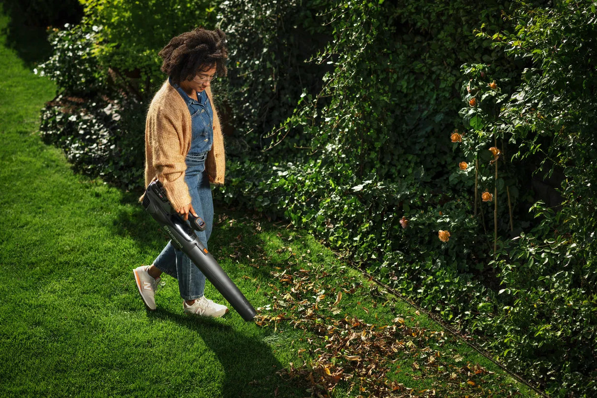 Soffiatore a Batteria Husqvarna Aspire B8X-P4A 18V Con Batterie e Caricabatterie