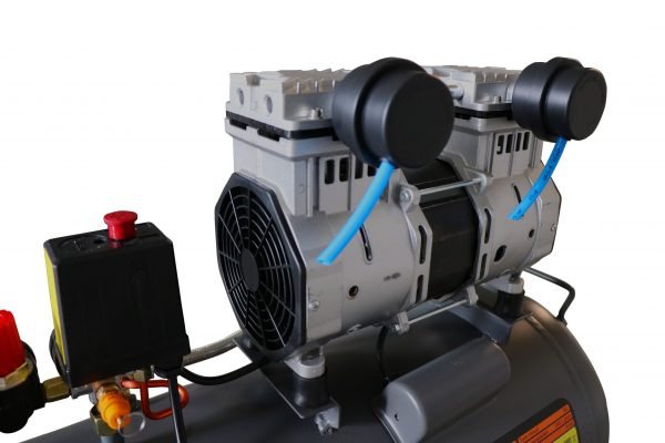 Compressore kibani silenzioso " senza olio " 8 bar 50 lt litri 1500 watt 2 CV - Aspirazione dell'aria: 240 litri / minuto