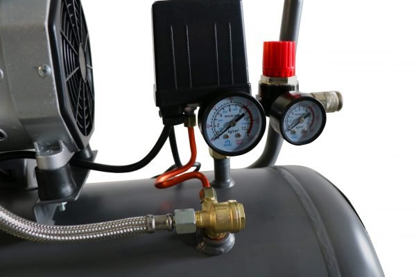 Compressore kibani silenzioso " senza olio " 8 bar 50 lt litri 1500 watt 2 CV - Aspirazione dell'aria: 240 litri / minuto