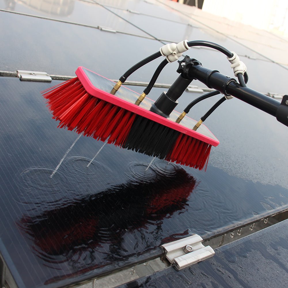 Brosse avec jets d'eau manche télescopique hauteur réglable jusqu'à 6 mètres pour le lavage des vitres et des panneaux solaires