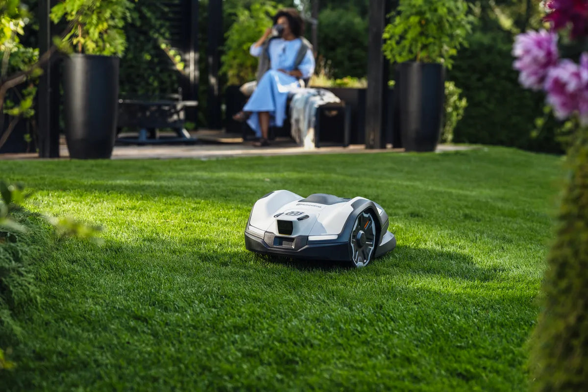 Robot Tagliaerba Husqvarna Automower® 405VE NERA – fino a 900 m²