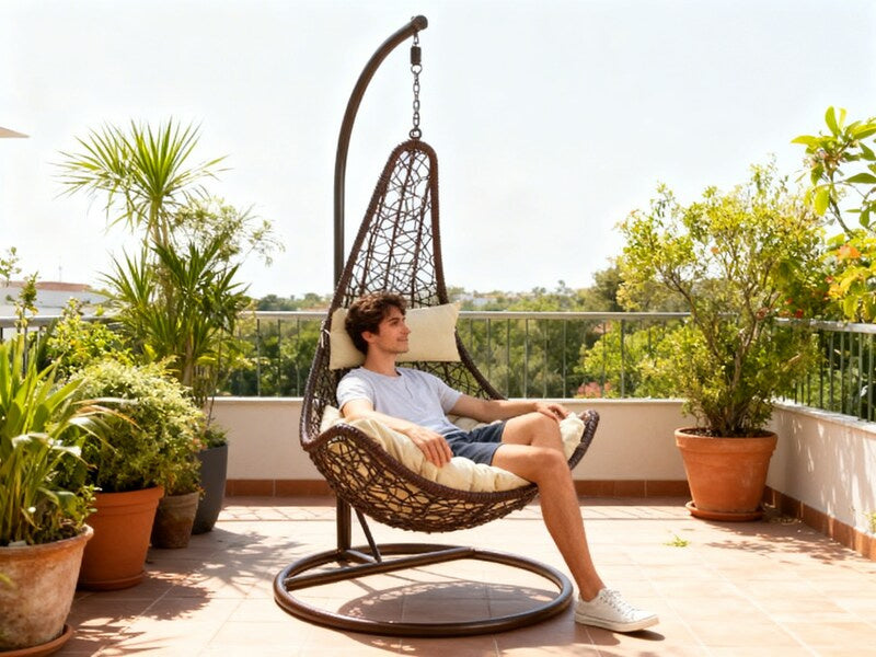 Poltrona sospesa Garden Line technorattan marrone con cuscino crema