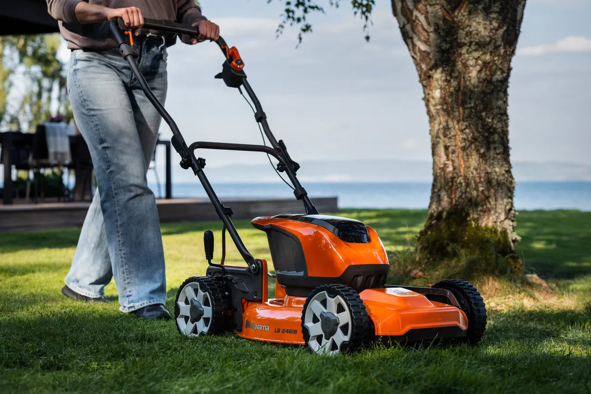 Tagliaerba a batteria Husqvarna LB 246iS mulching