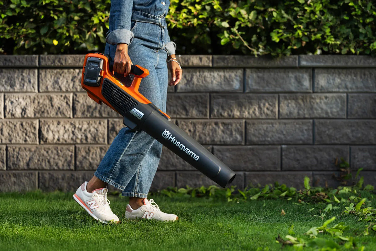 Soffiatore a Batteria Husqvarna 122iB con Batteria e Caricabatterie