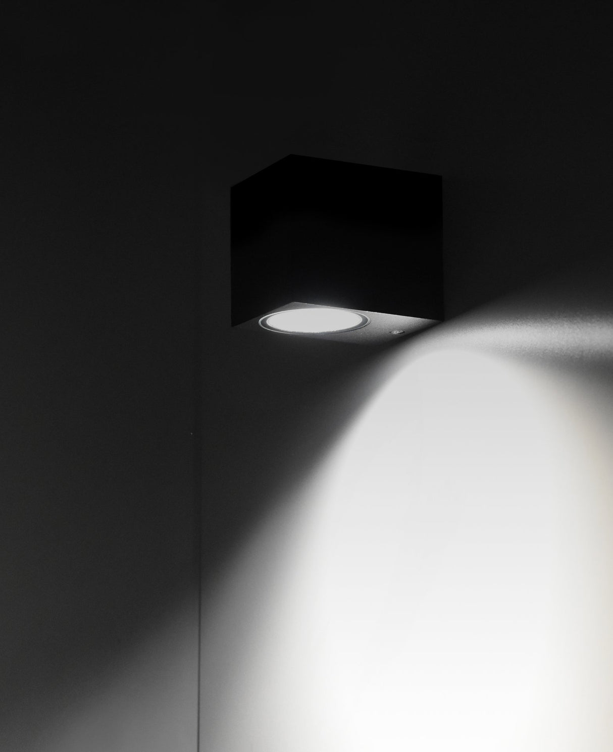 Lampada da Parete per Esterni IP44 – 1xGU10, Alluminio Nero YATO