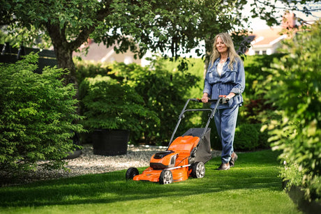 Tagliaerba a Batteria Husqvarna LC 142iS 36V Semovente 42cm Senza Batteria